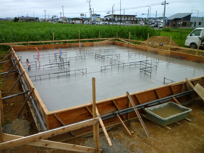 P1020950-atスラブ生コン打設.jpg
